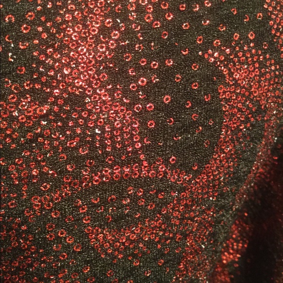 Red Black Metallic Scoop Neck Mesh Back Detailed Top - Picture 4 of 6